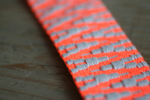 Laden Sie das Bild in den Galerie-Viewer, Crossbody Strap Neon Orange Zigzag // Crossbody Gurt Neon Orange Zigzag