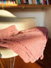 Laden Sie das Bild in den Galerie-Viewer, Maxi Muslin Blanket Rose // Maxi Musselin-Decke Rose