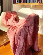 Laden Sie das Bild in den Galerie-Viewer, Maxi Muslin Blanket Rose // Maxi Musselin-Decke Rose